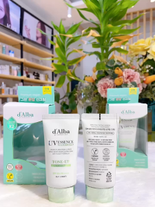Kem chống nắng nâng tone dịu da dAlba UV Essence Waterfull+ Tone Up Green Correcting Sun Cream SPF50+ PA++++ 50ml