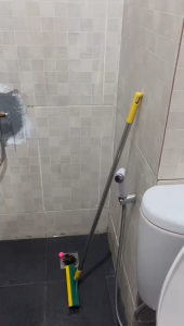 FLOOR BRUSH 2 IN 1 ALAT PEMBERSIH LANTAI PRAKTIS SERBAGUNA ALAT SAPU PEL KEBERSIHAN KAMAR MANDI BALKON TERAS
