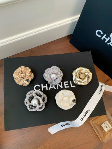 Edinburgh Autumn Luxury Tea Rose Brooch Pin Womens Small Fragrance Style Coat Accessory Plant Floral Pattern Fashion Jewelry