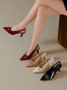 Venalisa รองเท้าส้นสูงผู้หญิง ความสูงส้น 3 นิ้ว ส้นแหลม การตกแต่งโซ่ วัสดุ หนัง เหมาะสำหรับงานออฟฟิศ เรียนจบ งานปาร์ตี้ ปาร์ตี้ตอนเย็น
