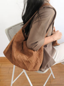 BagGirl Retro Niche Tote Bag 2025 New Autumn Velvet Large Casual Commuter Bag Soft Suede Leather Zipper Closure Shopping Bag Shape