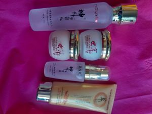 Yuchunmei cordycep pemutih kumplit 5 im 1 toner