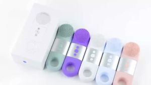 Hot Cold Facial Cleansing Brush Waterproof Face Scrubber Device Rechargeable Face Brush Electric Silicone Face Exfoliating Tool
