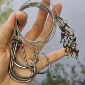 5pcs Heavy Duty Circle Hooks Rigs with Steel Leader Wire for Saltwater Bass Catfish Fishing Lure Rig