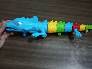Đồ chơi con thằn lằn biết bò có nhạc và đèn
