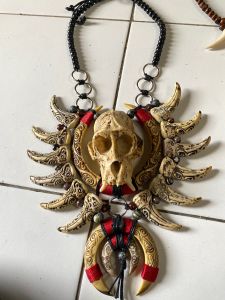 Kalung etnik taring rentengan khas kalimantan