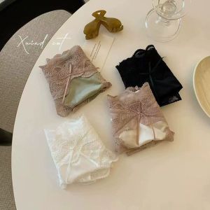 กางเกงชั้นในผ้าลูกไม้เอวต่ำสไตล์ฝรั่งเศสสำหรับเด็กผู้หญิง กางเกงชั้นในทรงสามเหลี่ยมระบายอากาศได้ดี สีดำ เซ็กซี่ ใส่สบาย