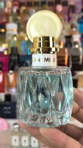 น้ำหอมผู้หญิง กลิ่นหอมของดอกไม้สด กลิ่นหอมอ่อนๆ เต็มไปด้วยสีสัน และ ซับซ้อน