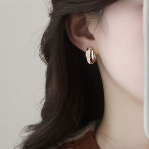 Delicate White Mother-of-pearl Elegant Ear Earrings S925 Silver Pins