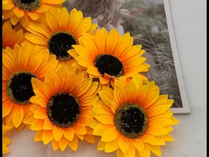 100Pcs 3cm Mini Artificial Sunflower Heads Fake Silk Small Sunflower for Wedding Gift Decoration