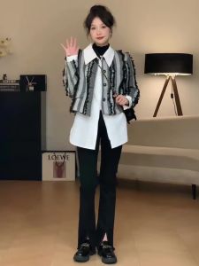 เสื้อเชิ้ตคอแหลมแขนยาวผ้าขนแกะสีขาวสำหรับผู้หญิงในฤดูใบไม้ร่วงและฤดูหนาว เสื้อเชิ้ตแบบมีซิปด้านหน้าแบบมีซิปด้านหน้า