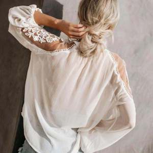 Áo Sơ Mi Ren Cổ Chữ V Màu Trơn Có Dây Buộc Pure Color Mesh V-Neck Lace Top Áo Sơ Mi Nữ Mùa Hè Thường Ngày Rộng Rãi