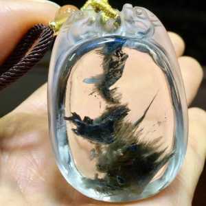 Pure natural cats eye grey rabbit hair crystal treasure pot pendant with double chi-lin. ✨💎 The crystal is clean the carving is exquisite and the hair is very smooth. Its a perfect piece. 🍃It has high collection value and is very luxurious.