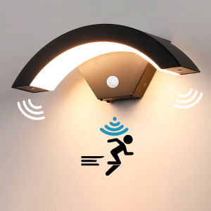 โคมไฟติดผนังเซ็นเซอร์เคลื่อนไหว IP65กลางแจ้งโคมไฟผนังกันน้ำไฟส่องสว่างตกแต่งบ้านในร่มสำหรับลานสวนห้องนั่งเล่นบันได