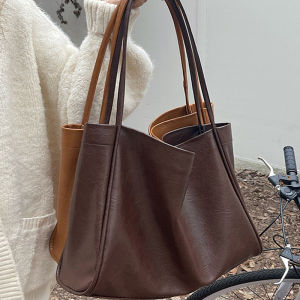 กระเป๋าโท้ทดีไซน์เนอร์สีเงินขนาดใหญ่สำหรับผู้หญิง ความจุเยอะ เหมาะสำหรับใช้ในชีวิตประจำวัน ทำจากหนัง PU นุ่ม หรูหรา สะพายไหล่หรือถือก็ได้