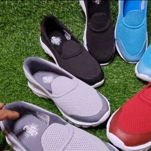 Sepatu Sneakers Wanita Slip On Tanpa Tali Ringan - Keren, Couple, Cocok untuk Kerja dan Kuliah - Terbaru