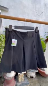 Chân váy tení dập ly bảng to 2 màu trắng đen có size đồng phục ca múa hát học sinh sinh viên