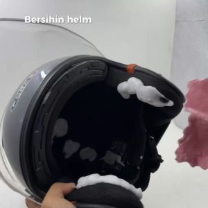 Force Helmet Cleaner: Pembersih Helm Berkualitas & Menghilangkan Bau Helm