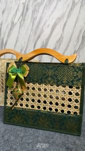INDOPARCEL - Tas Hampers Lebaran Kain Songket Handle Kayu Kombinasi Anyaman Bambu Bungkus Kemasan Tas Kado Goodie Bag Hari Raya Idul Fitri Viral Terbaru