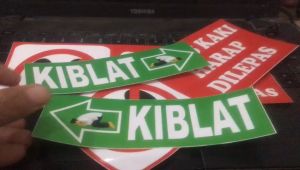 Stiker ALAS KAKI HARAP DI LEPAS tulisan SANDAL SEPATU HARAP DI LEPAS anti air