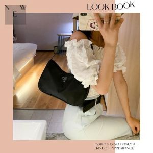 LHMonday งานเข้าใหม่ขายดี กระเป๋าสะพายแฟชั่น งานสวย วัสดุคุณภาพ พร้อมส่งด้วยกัน 3 สี บอกเลยรุ่นนี้แมทช์ง่าย สะพายไปไหนก็เข้า ราคาดีราคาคุ้มแบบนี้ ไม่ออยากพลาด กดสั่งเลย