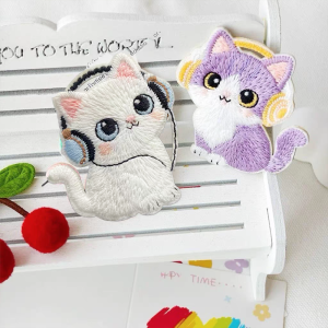 DUTRIEUX | Cute Wearing Headphones Cat Self-adhesive Embroidery Patch Decoration Childrens Clothing Pasting Phone Case DIY Stationery