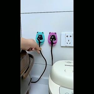 Gantungan Kabel Beruang Multifungsi 4IN1 - Penyangga Plug Hook Serbaguna Warna Cerah