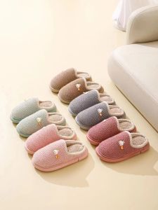 รองเท้าแตะผู้หญิงหนาหุ้มหัวน่ารักสำหรับใส่ในบ้านในฤดูหนาว รองเท้าแตะผู้ชายกันลื่นพื้นหนาสำหรับใส่ในบ้าน รองเท้าแตะผู้ใหญ่สำหรับคู่รัก