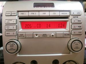 Máy phát nhạc Ford Ranger Ford Everet Mazzda BT50  Radio aux cd .