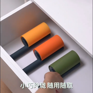 🇸🇬 ReadyStock - Magic Sticky Roller Lint Roller Clothes Hair Roller Remover Laundry Roller Sticky Tools Pet Fur Roller Cover Carpet Dust Cleaner lint roller / lint remover