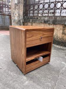Tủ đầu giường gỗ hương Vân có hộc bí mật thẻ từ khi mở