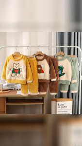 ชุดนอนเด็กแบบใหม่ ผลิตจากผ้าสักหลาดและขนแกะหนา สไตล์คูลๆ เหมาะสำหรับฤดูหนาว