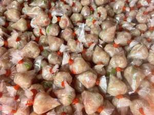 แหนมตุ้มจิ๋ว พอดีคำ ราคา 98 บาท 50 ตุ้ม สำหรับทานเล่น หรือเมนูยำแหนมตุ้มจิ๋ว ตำยำแหนมจิ๋ว ไข่เจียวแหนมจิ๋ว