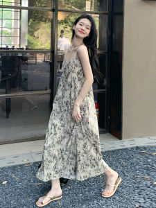 ชุดเดรสยาวลายดอกไม้สีกรมท่าสไตล์ฝรั่งเศสสำหรับผู้หญิงในช่วงฤดูร้อนปี 2025 ชุดเดรสยาวชายหาดสไตล์ใหม่จากยูนนาน