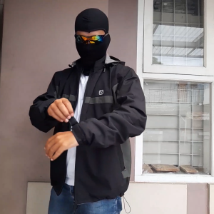 Jaket Gunung Pria Waterproof & Windproof Hiking Outdoor Tahan Air Dan Angin Black White