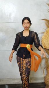 Setelan Kebaya Bali Modern Brokat Malika Bet Pecah dan Bawahan Stretch Panjang Batik Kebaya Wisuda Pengantin