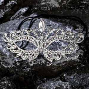 แฟชั่นพลอยเทียมหรูหราสำหรับผู้หญิงหน้ากากอัลลอยรูปผีเสื้อเครื่องประดับงานฮาโลวีนหน้ากากปิดหน้าครึ่งงานปาร์ตี้เจ้าหญิง