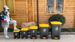 Large outdoor garbage can with pedals 20L/30L/50L/80L/100L trash can plastic rectangular garbage can with lid commercial household garbage can