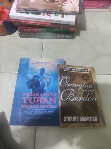 sepaket 2 buku  DOA YANG BERKUASA orang tua yang berdoa dan PESAN CINTA TUHAN MELALUI SAKITmu