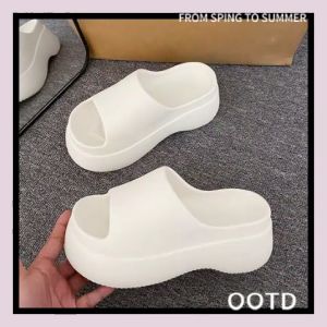 QZshop มาแล้ว รองเท้าแตะแบบสวมเสริมส้น สูงถึง 1.7 นิ้ว แต่บอกเลยว่าทรงสวยใส่สบายไม่มีเจ็บเท้า คุณสาวๆสายเสริมส้นไม่ควรพลาด จัดด่วนๆถ้าไม่อยากพลาดของดี