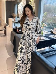 High-End French Style Silk Dress for Women Fashionable Floral Print Cotton Lightweight Summer Dress with V-Neck and Midi Length