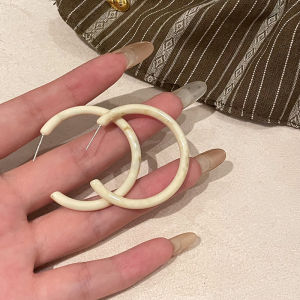 Fashionable Large Hoop Earrings Womens Retro Versatile round Face Shape Jewelry Elegant Circular Ear Cuffs Stylish Trendy