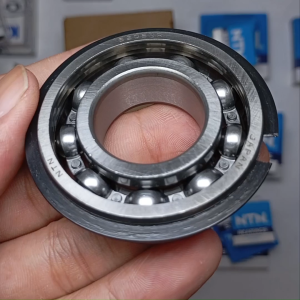 Laker Bearing 6205 NR NTN Bearing Transmisi Daihatsu Ceria Original NTN INB JAKARTA