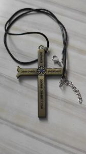 Kalung Salib Anime One Piece Dracule Mihawk Grand Cross Kalung Salib Cowok Pria