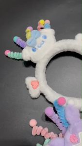 คาดผมการ์ตูนนุ่มนิ่ม 3d ใส่ได้ทั้งเด็กและผู้ใหญ่ มีการ์ตูนนุ่มนิ่ม อยู่บนที่คาดและมีขดเด้งๆ (ACC238)