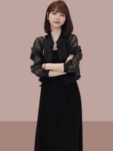 Summer Ice Silk Lightweight Short Coat Womens Fashion Retro Button Long Sleeve Design Sense Sun Protection Shirt Chiffon Outerwear