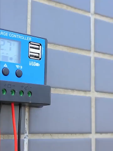 Solar Charge Controller 10A/30A 12V / 24V Solar Regulator PWM Battery Charger LCD Display Dual USB 5V Output (Black)