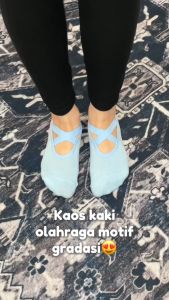 Kaos Kaki Wanita Yoga Pilates Anti Slip Anti Licin Tali Silang Gradasi Pendek Wanita - Zalila