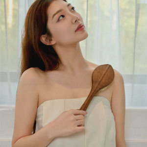 UKIHA | Soft Boar Bristle Long Handle Ebony Bath Brush