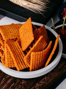 Classic 80s Snack Large Bag Fried Rice Cracker Nostalgic Street Food Explosion Crispy Snacks for Office Leisure And Camping